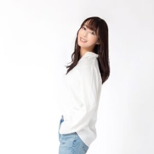 Yoko Hikasa Instagram - フリーとして活動することになりました。声優の日笠陽子です。
本物ですよ！
初心を忘れず心を込めてお芝居していきます。
今後もよろしくお願いします！
写真は新しい宣材です❤️

インスタは0歳バブの初心者なので
全然分からない！
手探りすぎる！
里菜ーーー教えてーーーーー笑

#日高里菜