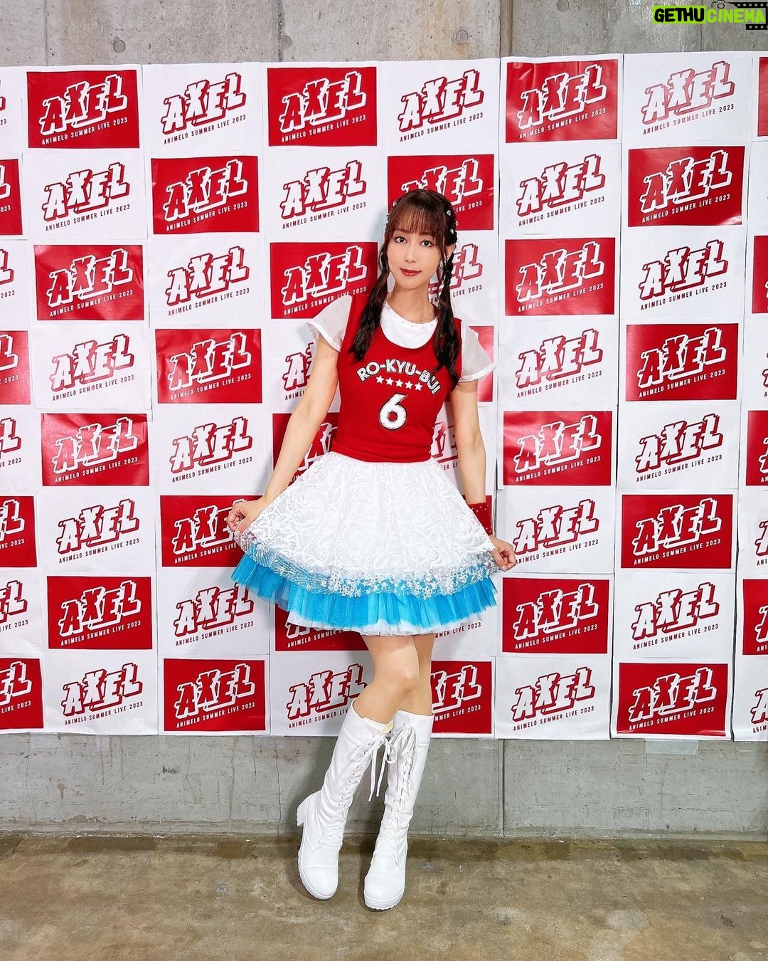 Yoko Hikasa - 8.8K Likes - 🌟
アニサマ最終日、
RO-KYU-BU!再結成でした!
サプライズ&トップバッターという
緊張も勿論あったけれど
それ以上に大好きで大切な
かな、ゆか、りな、ゆい、
尽力してくれたスタッフ、
駆けつけてくれたスタッフ、
そして、応援してくれる皆に
笑顔になってもらいたい、
喜んでもらいたい、
そんな気持ちが溢れて
精一杯歌い踊れました!
夢を叶えてくれてありがとう。
奇跡を一緒に起こしてくれてありがとう。
三つ編み&眼鏡もしました笑
あああ....😇
令和風にめちゃ可愛くアレンジ
してくれたメイクさんにも
ビブスアレンジ衣装を作ってくれた
スタイリストの皆さんにも感謝です🥲
話題に出して下さったローランドさん、
そして
素敵な場を用意してくれたアニサマさん
本当にありがとうございました!
全ての奇跡みたいな
偶然が重ならなければ
こんなに素敵なステージには
ならなかったし、
こんなに胸がいっぱいにも
ならなかったと思うの。
楽しくて楽しくて
ステージからはけたくなかった。
まだ皆と一緒にいたかった!
今はほんの少しだけ寂しいけど
皆が楽しかったって
そう思ってくれたら
私はこれから先もずっと幸せ!
RO-KYU-BU!さいこーー!!!
ラブ!!!!!!!
#アニサマ
#サプライズ
#ロウきゅーぶ
#RO-KYU-BU
#花澤香菜
#井口裕香
#日高里菜
#小倉唯
#日笠陽子
#眼鏡
#みつあみ
#膝
#曲がってただろお