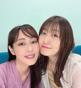 Yoko Hikasa Instagram - ❤️ #日高里菜 と、初インスタライブ！ みんな見てくれた！？ 最初1人で喋ってた時 え、 私1人喋りほぼ経験ないわ って、緊張したけど みんながいっぱい質問 送ってくれたので ずーーーっと続けられそう！ って思ったよ。 見てくれて、 メッセージくれて、 時間を共有してくれて、 ありがとう！！ またね〜 #日高里菜 #日笠陽子 #はじめての #インスタライブ #同時配信