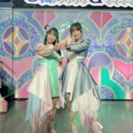 Yoko Hikasa Instagram - 🐶 1/11はライラプスの誕生日！ ワンワンワンの日だそうです笑 ライラプスのお誕生日や 林檎や梨等の好物の設定もしてもらって... さらに松月さんからその好物のりんごの どら焼きを頂いちゃいました❤️ ヨハネどらとセット❤️ めっちゃ嬉しい〜☺️有難うございます！ よかったね、ライラプス✨ ライブの時のお写真も その後載せられてなかったので掲載っ ヨハネ愛香の衣装の形と対にになってたり、 色とか尻尾のピンクの部分を表現してくれたり 衣装さんの愛とこだわりも本当に嬉しかった。 愛香の衣装もday3だけ違うのは さすがに私も気づかなかった！ ヨハネという作品ならではの 映像と共に描く歌と世界観、 私が出てくる時の演出など、 本当にファンの皆さんが どうしたら喜んでくれるかを ギリギリまで真剣に考えてくれる ライブスタッフチーム。 愛に溢れたプロフェッショナルであり、 本当に素敵な方々に囲まれて ヨハネと皆と歌うことができて 私は幸せでした。 ライラプスを含む10人の楽曲、 BLOOM OF COLORSは DVD Blu-ray7巻に収録されます。 心の音の物語、是非見て、聴いて下さい。 #ラブライブ #幻日のヨハネ #ヨハネ #ライラプス 武蔵の森総合スポーツプラザ
