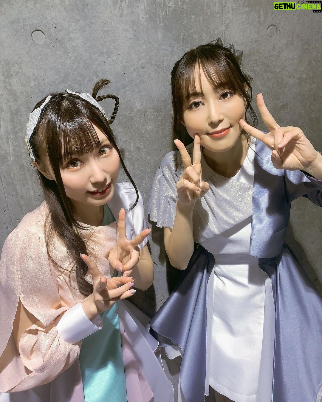 Yoko Hikasa Instagram - 🐶 1/11はライラプスの誕生日! ワンワンワンの日だそうです笑 ライラプスのお誕生日や 林檎や梨等の好物の設定もしてもらって... さらに松月さんからその好物のりんごの どら焼きを頂いちゃいました❤️ ヨハネどらとセット❤️ めっちゃ嬉しい〜☺️有難うございます! よかったね、ライラプス✨ ライブの時のお写真も その後載せられてなかったので掲載っ ヨハネ愛香の衣装の形と対にになってたり、 色とか尻尾のピンクの部分を表現してくれたり 衣装さんの愛とこだわりも本当に嬉しかった。 愛香の衣装もday3だけ違うのは さすがに私も気づかなかった! ヨハネという作品ならではの 映像と共に描く歌と世界観、 私が出てくる時の演出など、 本当にファンの皆さんが どうしたら喜んでくれるかを ギリギリまで真剣に考えてくれる ライブスタッフチーム。 愛に溢れたプロフェッショナルであり、 本当に素敵な方々に囲まれて ヨハネと皆と歌うことができて 私は幸せでした。 ライラプスを含む10人の楽曲、 BLOOM OF COLORSは DVD Blu-ray7巻に収録されます。 心の音の物語、是非見て、聴いて下さい。 #ラブライブ #幻日のヨハネ #ヨハネ #ライラプス 武蔵の森総合スポーツプラザ