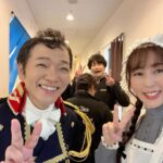 Yoko Hikasa Instagram - 🥄 スプーンの盾 私は千穐楽を迎えました！ お越しくださった皆さん ありがとうございました！ 満員御礼でした〜 12/29の公演では カレーム:小野Dお兄ちゃん ナポレオン:高木渉さん/山口勝平さん タレーラン:関俊彦さん でした！ 朝小屋入りして、 昼の回のリハをしていた時、 渉さんの自由を楽しむ気持ちと 小野Dお兄ちゃんの優しさと 関さんのどっしり感を感じて、 あ、なんかぐずもず考えてたけど 今と、お芝居と、お遊びすらも まるごと純粋に楽しんだら良いんだって 瞬間的に思ったのをきっかけに 急に新しいマリーが生まれてしまいました。。 カレーム小野Dお兄ちゃんは 全身で全部受け取めてくれました。 夜公演の前では、 いいから好きにやれ〜 全部受けるから！！！って 言ってくれてたんだよ🫶 妹想いだろ？ 本来は稽古やリハを積んでいくのが 舞台のセオリーだと思うのですが 私、声優だしな！！！！！！ 「それも正解！」にしてくれたのは 一座の皆さんの包容力のおかげです！ 私的には解釈の10日、 トライの29日、でした。 一期一会！！！ 本当に勉強になったし 良い経験になったし、 音楽メンバーと、 そしてスタッフの皆さん （コック帽かぶってて皆可愛かった🧑‍🍳） キャストの皆さん、 そして藤沢文翁さん！ 1人でも欠けたら完成しなかった コース料理だったとおもう。 美味しかったね、 楽しかったね〜🥰 こういうのがあるから やめられないぜ！ってなるのよ！ 本日は東京公演の楽日でもあったのでね。 皆お疲れ様でした！！！！ またどこかで！！！！！ #ボイサリオン #スプーンの盾 #小野大輔 さん #高木渉 さん #山口勝平 さん #関俊彦 さん #藤沢文翁 さん #日笠陽子 #ランチ #ディナー #コース料理 #フルコース #ごちそうさまでした 日比谷シアタークリエ