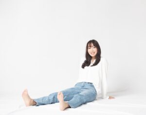 Yoko Hikasa Instagram - ⛄️ 2023年ありがとうございました！ フリー1年目ということで。 本当にたくさんの方にお声がけ頂き、 20年近い自分の声優人生の中で 1番忙しい年でした🙃 本当にありがたすぎることです。 人と人のつながりや、 誰かの力添えがあってこそ。 お仕事をさせて頂けて感謝の尽きない1年でした。 今までお世話になってきた方へ誠意と恩返しを... とそんな事に注力することを目標としてきましたが 来年も引き続きお声がけくださる方々や、 是非この方々とお仕事していきたいんだ！と ハッピー前向きポジティブ精神で、 そして私自身も皆さんにそう思って頂けるように、 より一層頑張っていきたいです！！ そして素の自分自身も大切にできるように 遊びや、料理や、勉強や、 ゴロゴロタイムもきちんと取るように していこうかと思っています☺️ みんなも、自分のこと大切にしてあげてね。 自分を大切にできないと、 本当の意味で 他の人を大切にする事はできないと思うの。 2024年も、愛に溢れた一年になりますように✨ #2023年 #2024年 #ゆく年くる年 #発酵あんこ #仕込んでました #明日発酵あんこのおしるこ食べる #ずっとやりたかったのよ #楽しみ #最後まで食の陽子です
