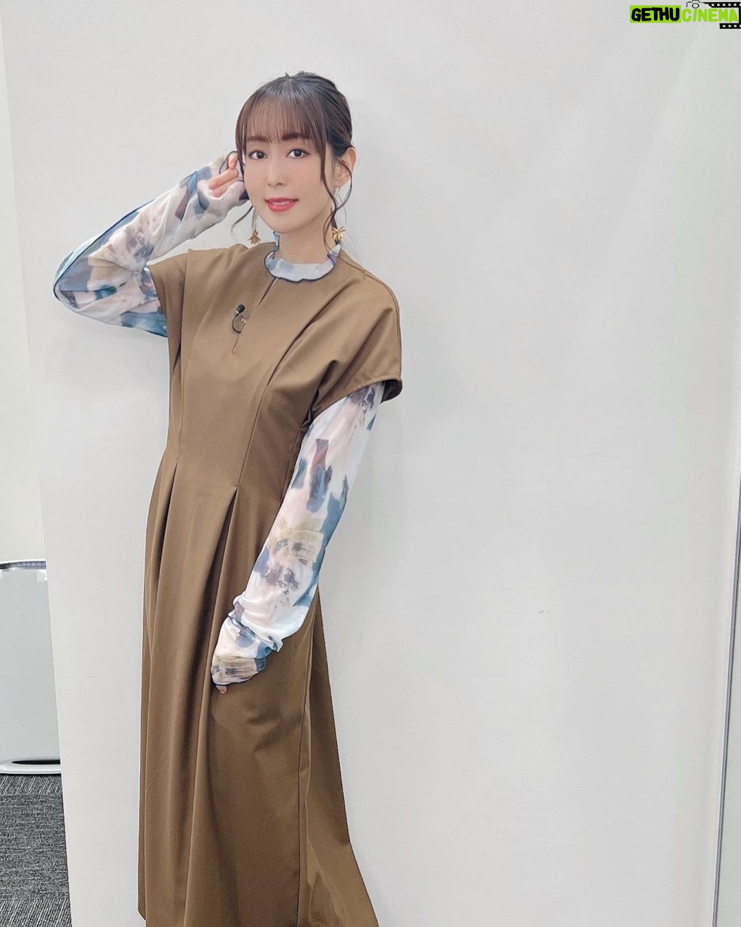 Yoko Hikasa - 9.3K Likes - ⭐️
石川界人MCの番組、
声優と夜あそびWEEKEND
ゲストでお邪魔しました!
観覧に来てくれたお客様方、
遅い時間までありがとねー☺️
無料配信の方では
料理と食べてる映像しか
流れてなかったですよね?笑すまん
生放送で料理は押すよ!危険!と
思いましたが、番組スタッフさんが、
石川さんに手料理を食べさせたいんです!
という熱意に負けて笑、
お家で肉じゃがと
ブロッコリーのポン酢和えと
味噌玉作って行きました〜。
喜んでもらえて良かったです。
番組スタッフさんもとても
かいとの事愛してるんやね〜。
レンチンで作った事なかったので
私が逆に不安だったのですが、
そちらもとても美味しくできました!
お仕事の事やお芝居の事も話せたり
少し真面目な感じになっちゃったけど
真面目な部分と
たのしい部分と
作り食べる所を見せつける部分と
なんか良き塩梅になったのでは。
良い週末でしたーーー!!
アガる週末!だね!
夜あそび、
もう、来ないよ!!!!笑
#石川界人
#日笠陽子
#声優と夜あそび
#weekend
#肉じゃが
#界人が一人でかっこよく写真撮ろうとしてたから
#全力で邪魔するため目の前を走る
#いい写真撮れた
#すごい
#笑顔が悪鬼やん
#私の方が悪鬼やん