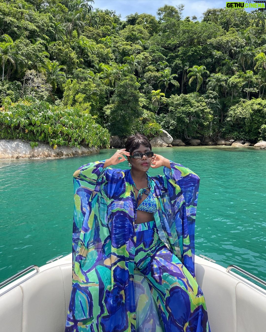 Yolanda Tati Instagram - Iām sorry, but this look deserves a post š®āšØāØš“šš„ Found the perfect full set combo for a bubbly boat weekend in Brazil. Your rich aunt directly from the tropics š«¶š¾ Madly in love @rendollofficial š GOSTARAM??? Ilha dos Cocos