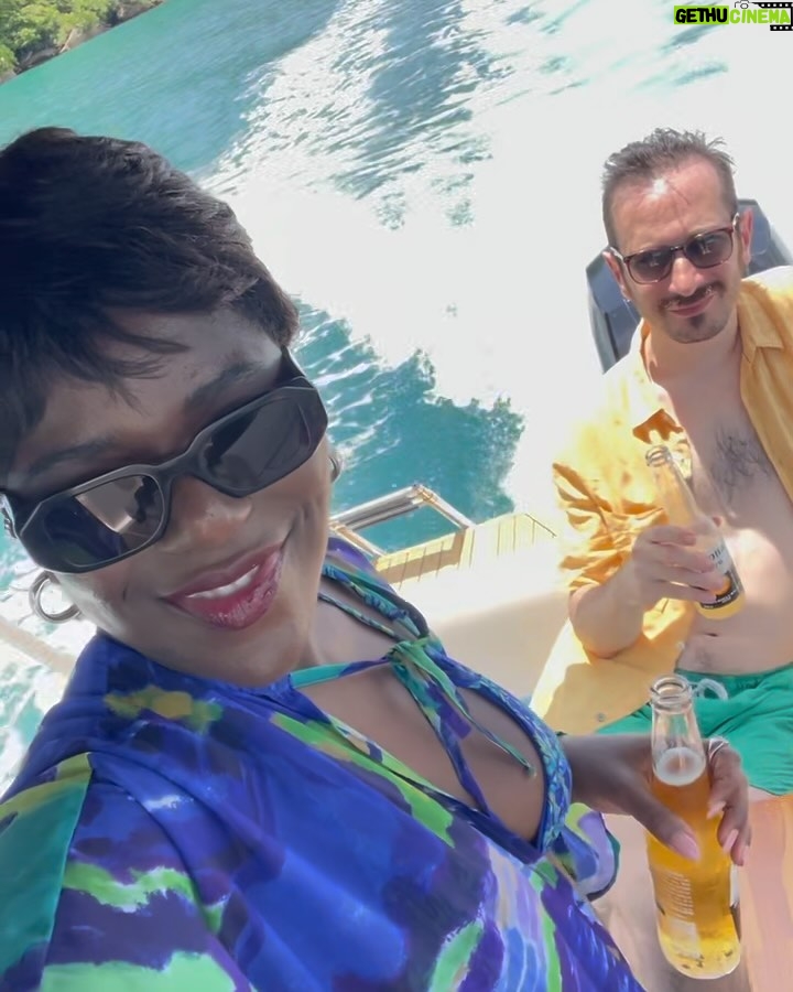 Yolanda Tati Instagram - Iām sorry, but this look deserves a post š®āšØāØš“šš„ Found the perfect full set combo for a bubbly boat weekend in Brazil. Your rich aunt directly from the tropics š«¶š¾ Madly in love @rendollofficial š GOSTARAM??? Ilha dos Cocos