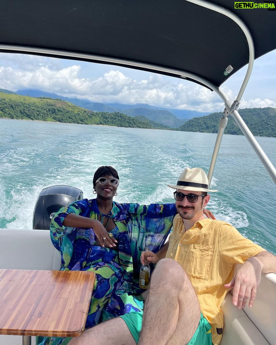 Yolanda Tati Instagram - Iām sorry, but this look deserves a post š®āšØāØš“šš„ Found the perfect full set combo for a bubbly boat weekend in Brazil. Your rich aunt directly from the tropics š«¶š¾ Madly in love @rendollofficial š GOSTARAM??? Ilha dos Cocos