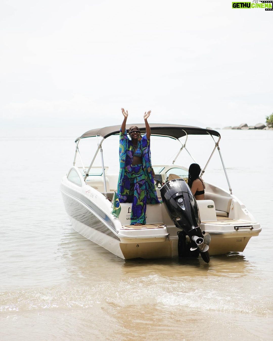 Yolanda Tati Instagram - Iām sorry, but this look deserves a post š®āšØāØš“šš„ Found the perfect full set combo for a bubbly boat weekend in Brazil. Your rich aunt directly from the tropics š«¶š¾ Madly in love @rendollofficial š GOSTARAM??? Ilha dos Cocos