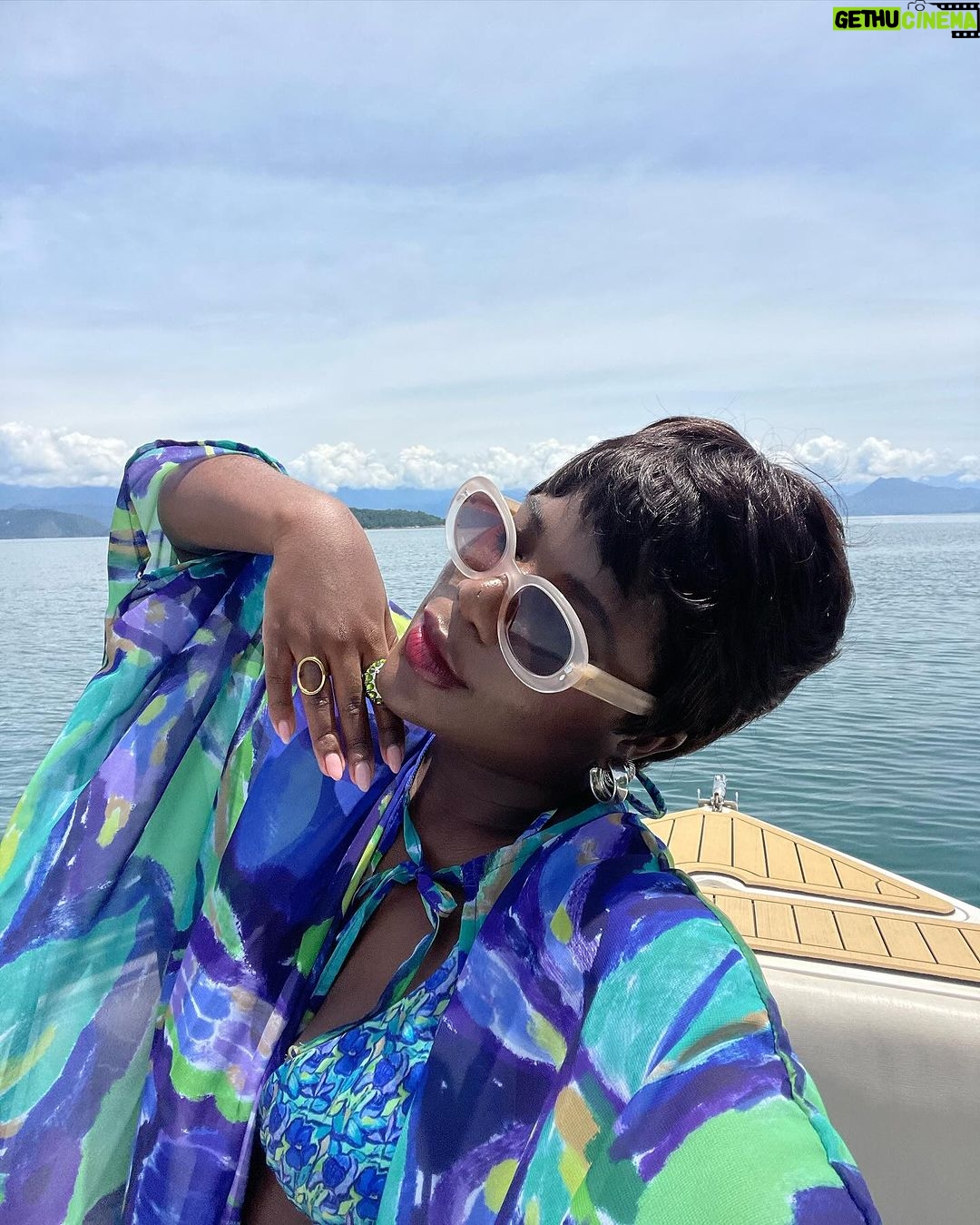Yolanda Tati Instagram - Iām sorry, but this look deserves a post š®āšØāØš“šš„ Found the perfect full set combo for a bubbly boat weekend in Brazil. Your rich aunt directly from the tropics š«¶š¾ Madly in love @rendollofficial š GOSTARAM??? Ilha dos Cocos