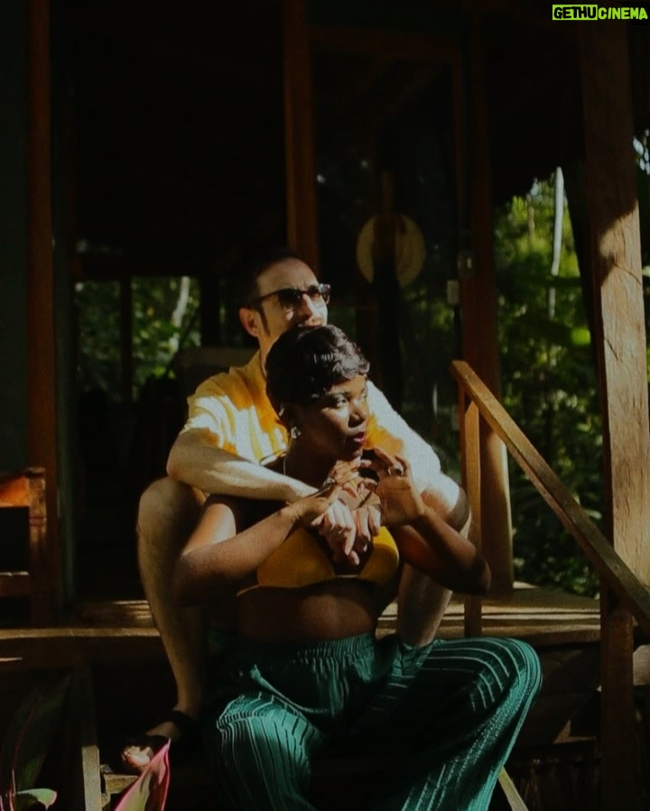 Yolanda Tati Instagram - Existe Amor no caos. Existe Amor na mudança… Do corpo… Da vida… Do espírito. Amor quando cresce, Amor quando cai. Amor em tudo, basta CRER na FORÇA DO QUERER. Dia de São Valentim lindo passado no Cristo Redentor, com o Meu Amor Para Sempre. ❤️🌹 Amor e uma Cabana na Mata Atlântica 🎞️ Registos eternos de @phrodrigorodrigues no nosso ninho tropical @casaluzparaty ✨ Feliz Dia de São Valentim!!!! #MissYoloMood #MoambaComPizza #Brasil #Couple #Valentines #Mom #Dad Copacabana, Rio de Janeiro