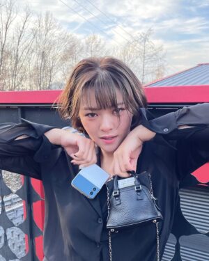 Yoo Jeong-yeon Instagram - #광고
@maisonmargiela @samsungmobile