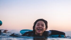 Yoo Jeong-yeon Instagram - 🏄🏻‍♀️ photo by. mark._.surfer