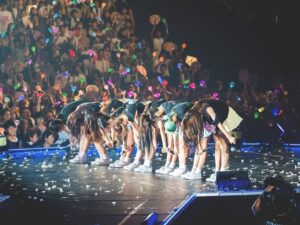 Yoo Jeong-yeon Instagram - 7주년축하해!!!
사소한거에 웃고 울어주는 너네를 만나서 참 행복한 20대를 보낸것같아
짧고도 긴 7년이였지만 우리진짜 우여곡절도 많았고 그래서 추억도 많고ㅋㅋ못 올리는 사진 동영상 참 많다ㅋㅋ
앞으로도 행복하쟈 트와이스포에버 사랑해❤