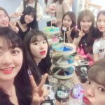 Yoo Jeong-yeon Instagram - 7주년축하해!!! 사소한거에 웃고 울어주는 너네를 만나서 참 행복한 20대를 보낸것같아 짧고도 긴 7년이였지만 우리진짜 우여곡절도 많았고 그래서 추억도 많고ㅋㅋ못 올리는 사진 동영상 참 많다ㅋㅋ 앞으로도 행복하쟈 트와이스포에버 사랑해❤