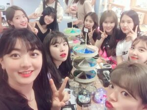 Yoo Jeong-yeon Instagram - 7주년축하해!!!
사소한거에 웃고 울어주는 너네를 만나서 참 행복한 20대를 보낸것같아
짧고도 긴 7년이였지만 우리진짜 우여곡절도 많았고 그래서 추억도 많고ㅋㅋ못 올리는 사진 동영상 참 많다ㅋㅋ
앞으로도 행복하쟈 트와이스포에버 사랑해❤