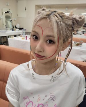 Yoo Jeong-yeon Instagram - 🎨