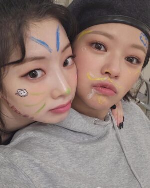 Yoo Jeong-yeon Instagram - 🎨