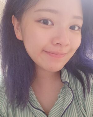 Yoo Jeong-yeon Instagram - 💚