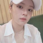 Yoo Jeong-yeon Instagram - 큰 계획 없이 무작정 부산으로 떠난 우리... 솔직히 얘랑 가서 뭘 하겠나.. 싶었는데 신혼여행 온 줄... 멤버들이랑 같이 오면 재밌겠다는 말을 부산 여행하는 동안 끝없이 했는데 "야 나도 네 멤버야 짜식아..."라고 했던 @_zyozyo 미안 까먹고 있었어..