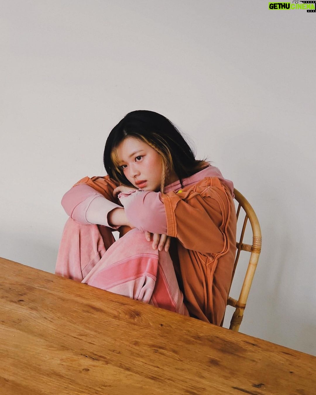 Yoo Jeong-yeon Instagram - 행복하게 해줘서 감사해요