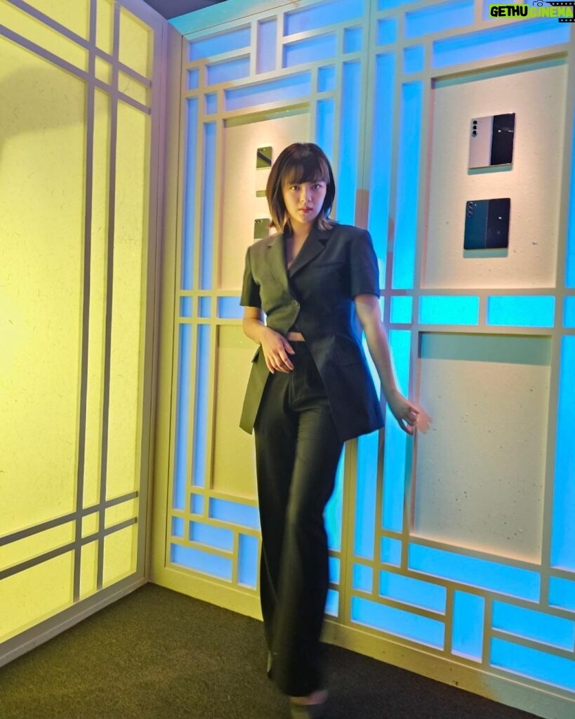 Yoo Jeong-yeon Instagram - #광고 갤럭시 언팩 행사♥ #갤럭시언팩 #Jointheflipside #GalaxyZFlip5