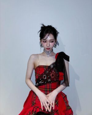 Karina Instagram - 절대 눈 안마주치기👀