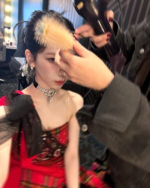 Karina Instagram - 절대 눈 안마주치기👀