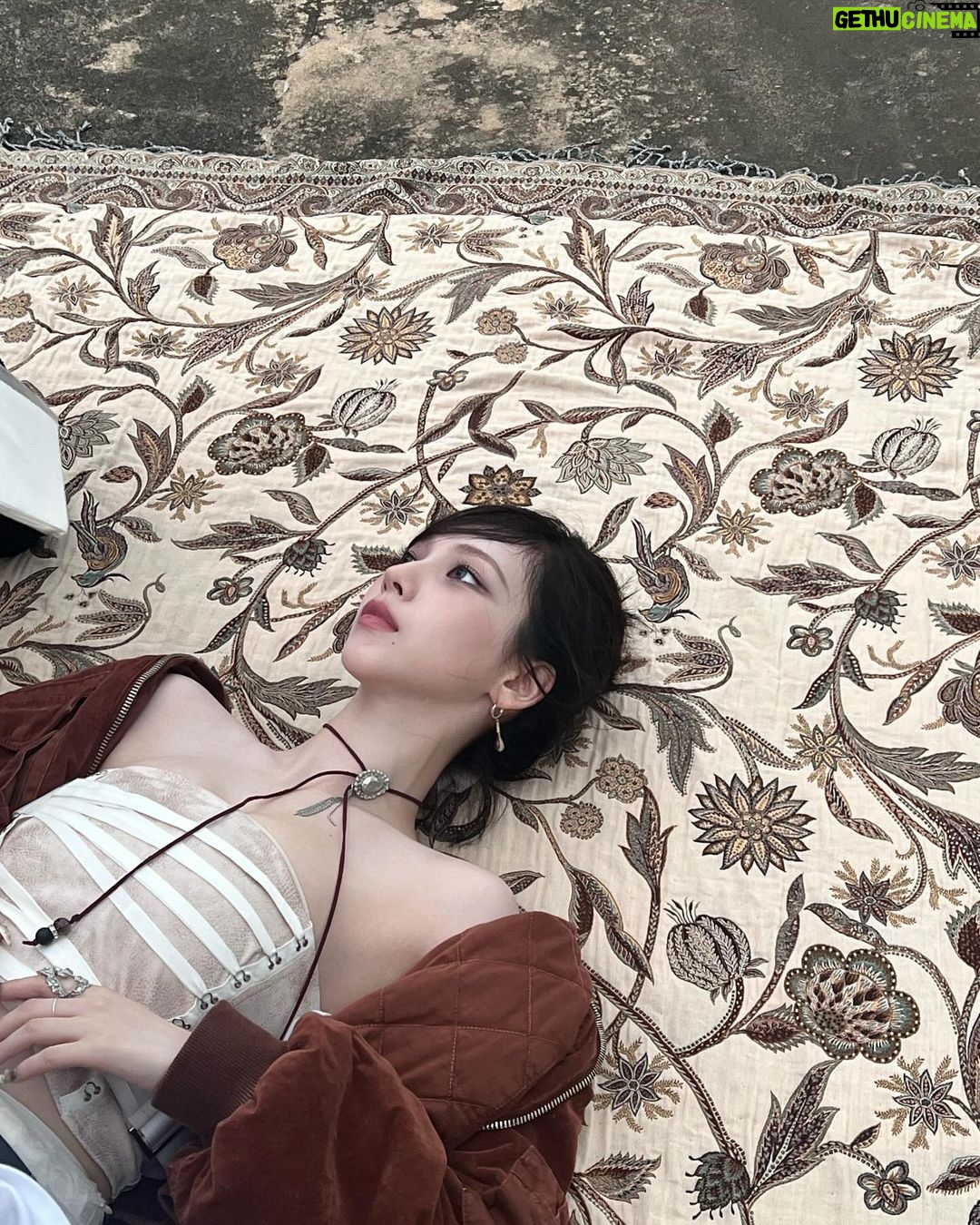 Yoo Ji-min Instagram - The genre is vintageromance