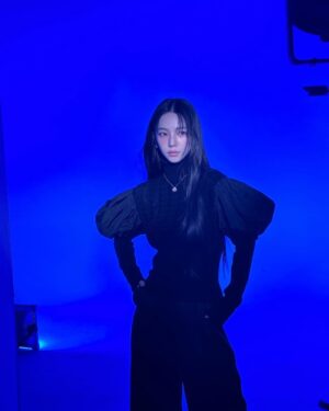 Karina Instagram - CHIC🖤