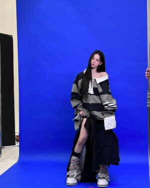 Karina Instagram - CHIC🖤