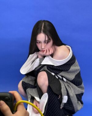 Karina Instagram - CHIC🖤