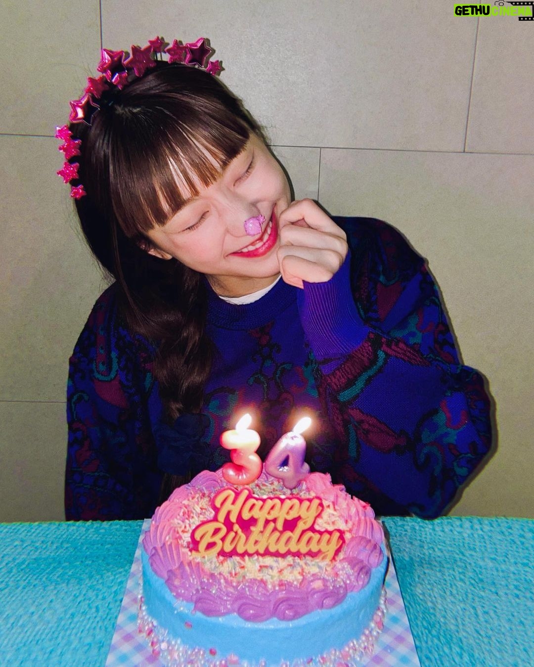 Yoon Bo-ra Instagram - 생일 축하해주셔서 감사합니다🎂 💜Happy bora day💜 🫶🏼Thank you🫶🏼