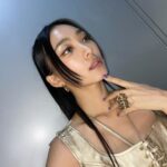 Yoon Bo-ra Instagram - 어제의 마지막 방송 너무 많은 생각들과 감정들이 들어서 말로 정리하기가 어렵네요 씨스타19 보라 효린을 기다려주시고 응원해주시고 사랑해주셔서 너무 너무 감사한 마음이 넘쳐요. 정말 감사합니다 무대위의 보라가 행복해보인다는 말을 들었을때 정말 그 순간만큼은 내가 정말 즐기고있고 행복하구나 행복했구나 느꼈어요 모두 여러분들과 우리 빛나는 스탭분들 덕분이에요✨ 이 순간만큼 저를 빛나는 사람으로 만들어 주셔서 감사합니다 고마워요 star1🫶🏼 사랑합니다