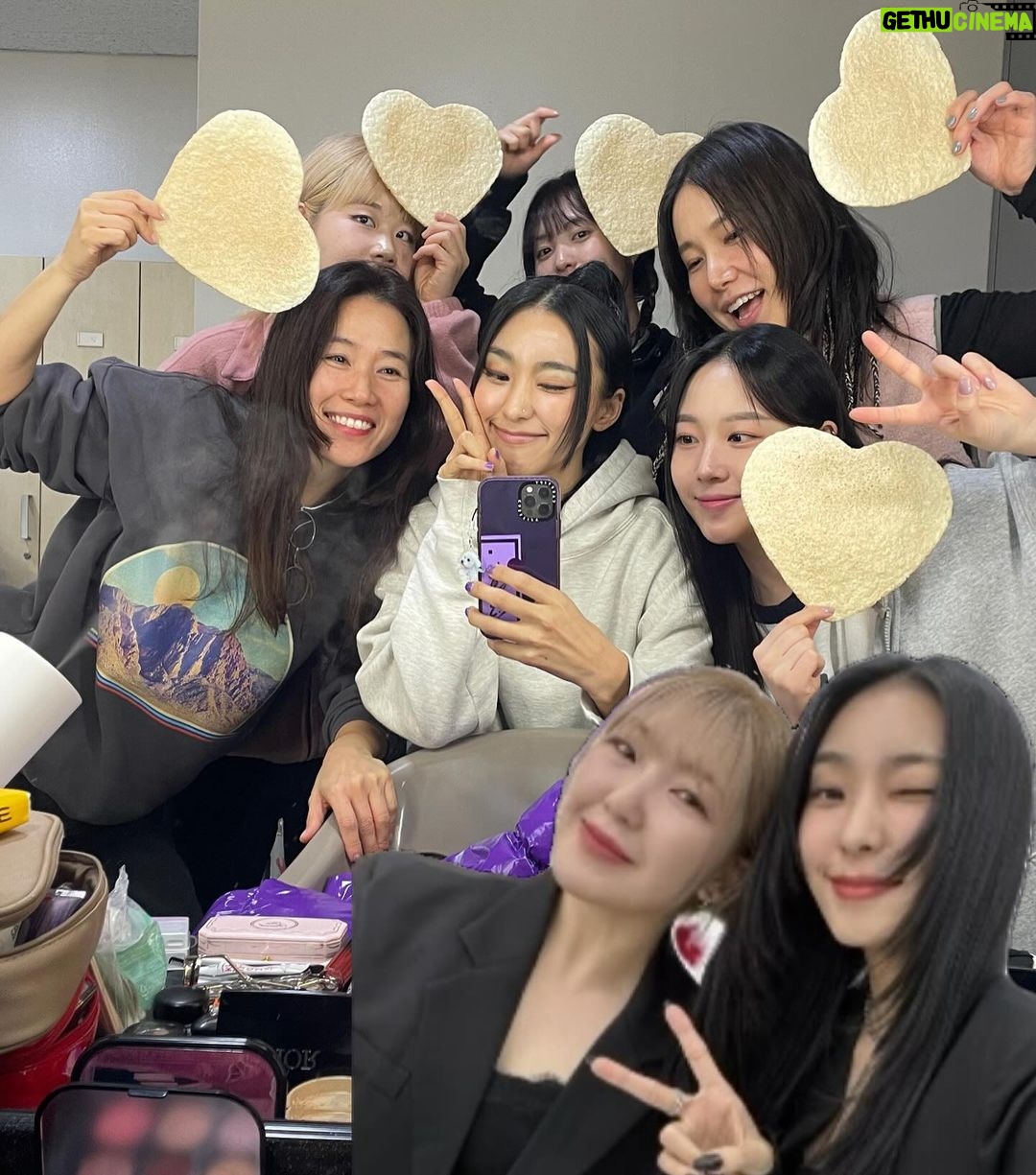 Yoon Bo-ra Instagram - 어제의 마지막 방송 너무 많은 생각들과 감정들이 들어서 말로 정리하기가 어렵네요 씨스타19 보라 효린을 기다려주시고 응원해주시고 사랑해주셔서 너무 너무 감사한 마음이 넘쳐요. 정말 감사합니다 무대위의 보라가 행복해보인다는 말을 들었을때 정말 그 순간만큼은 내가 정말 즐기고있고 행복하구나 행복했구나 느꼈어요 모두 여러분들과 우리 빛나는 스탭분들 덕분이에요✨ 이 순간만큼 저를 빛나는 사람으로 만들어 주셔서 감사합니다 고마워요 star1🫶🏼 사랑합니다