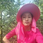 Yoon Ji-min Instagram – 농활스웩
.
.
#부모님 #사과농장 #일손돕기
#농활  #스웩 #마스크 #짐캐리 같대요 ㅋㅋㅋ