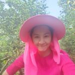 Yoon Ji-min Instagram – 농활스웩
.
.
#부모님 #사과농장 #일손돕기
#농활  #스웩 #마스크 #짐캐리 같대요 ㅋㅋㅋ