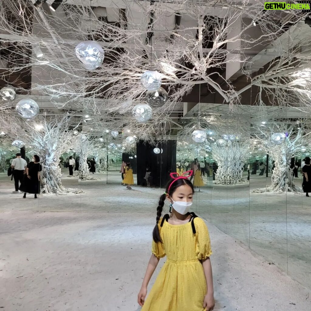 Yoon Ji-min Instagram - 기분좋은 날🤗 . . #팀보타 #탐의숲 서울숲 갤러리아포레