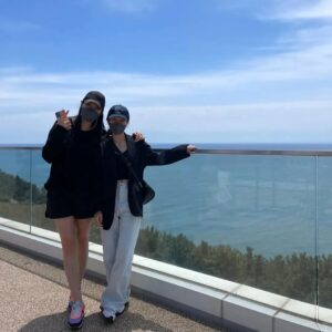 Yoon Ji-min Instagram - 다좋았던날💕
.
.
#하늘
#바다
#구름
#너
#그리고
#부산시립미술관
#이형구작가님