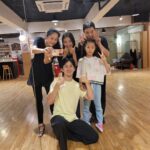 Yoon Ji-min Instagram - 최고의 선생님들과 함께 연습실에서💚 . . #댄스스포츠 #우리들의차차차 #박지우댄스스튜디오 #엄혜리 #김웅겸 #윤지민 #권해성 그리고 하이 #💃🕺