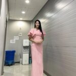 Yoon Ji-min Instagram - 👰‍♀️🤵‍♂️ 십년전 우리의 결혼식을 진행해주셨던 사랑하는 부자언니가.. 또 메이크업을 해주셨던 20년지기 현증언니가.. 오랜만에 드레스를 입는다고 한걸음에 달려와주셨어요 이렇게 사랑받아도 되나 감사한 시간들을 모아봅니다🙏 . . #우리들의차차차 #장부자대표님 #우현증원장님 #로드앤테일러 #아뜰리에쿠 #감사합니다