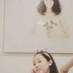Yoon Ji-min Instagram – 수마노  촉촉해 ㅋㅋ
우현증이모를 너무 좋아하는 초딩💕
근데 바르는게 아니고 씻는거예여ㅋㅋ

.
.

#윙크어쩔
#반곱슬 ㅋ
#수마노
#클렌징폼
#너무잘만들었다언니
#20년넘는우정
#우현증메르시