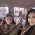 Yoon Ji-min Instagram - 너랑 있는건 다 즐거워🎵🎶 . . #단짝 #반짝 #신남 #🙏