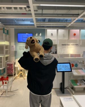 Yoon Jun-won Instagram - 새 아가 입양도 했습니당
이름은 달구🐶