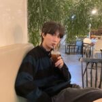 Yoon Jun-won Instagram - 여섯시에 만나용 :)