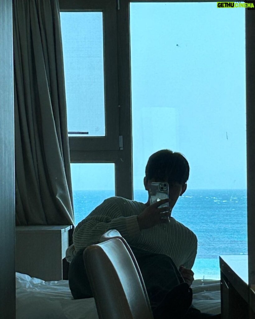 Yoon Jun-won Instagram - 혼자 여행도 좋더라!