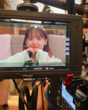 Yoona Instagram - 🙇🏻‍♀️🙇🏻‍♀️🙋🏻‍♀️
#천사랑 😇🫶🏻
#킹더랜드없는첫주말
#비하인드컷