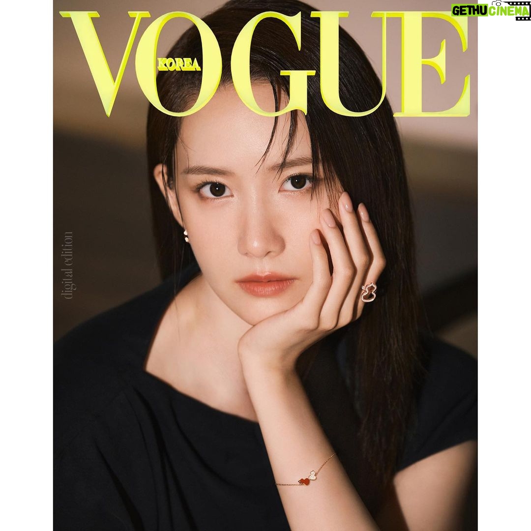 Yoona Instagram - 볼수록 예쁜 💎 @qeelinjewellery @voguekorea