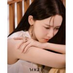 Yoona Instagram - 볼수록 예쁜 💎 @qeelinjewellery @voguekorea