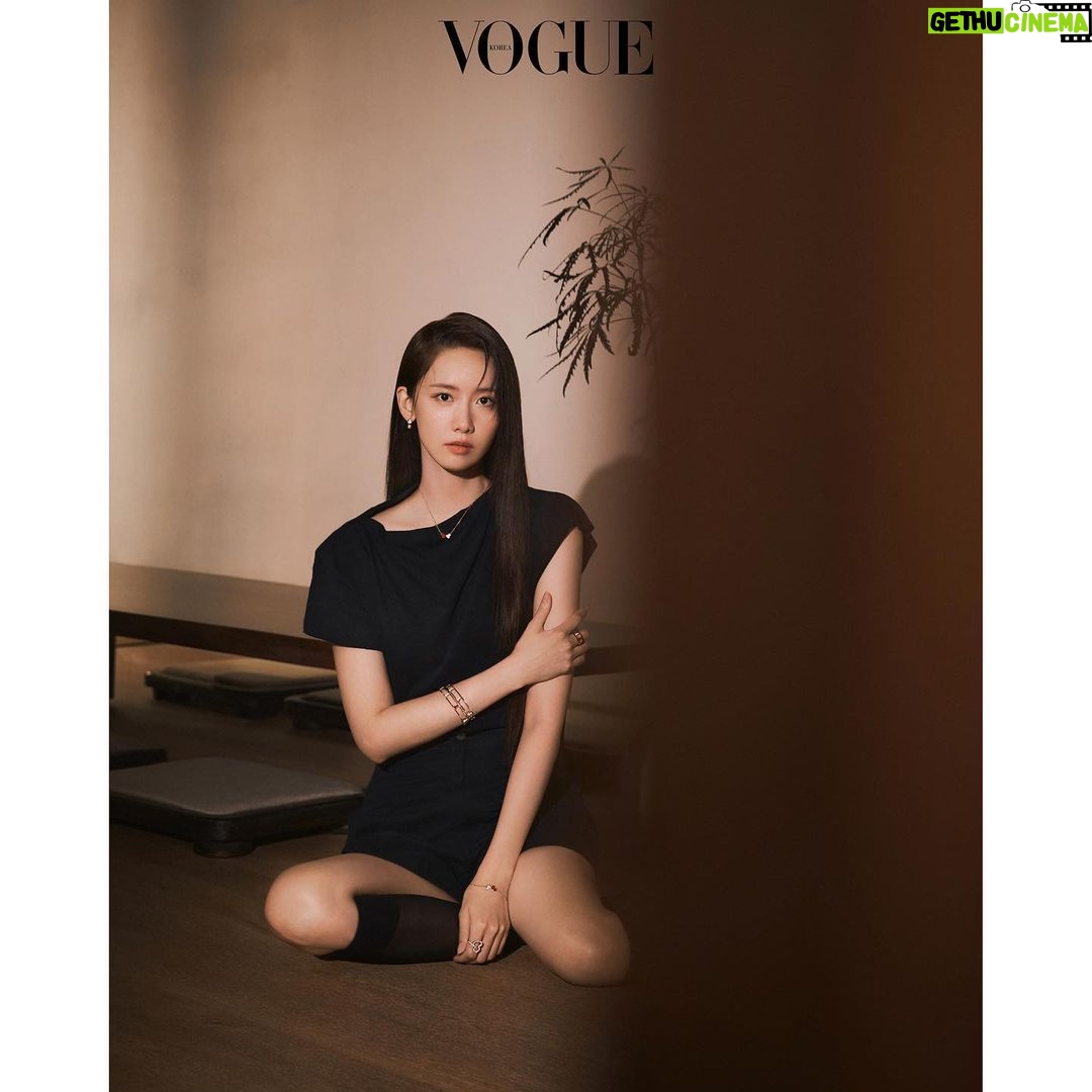 Yoona Instagram - ✨✨✨ @qeelinjewellery @voguekorea