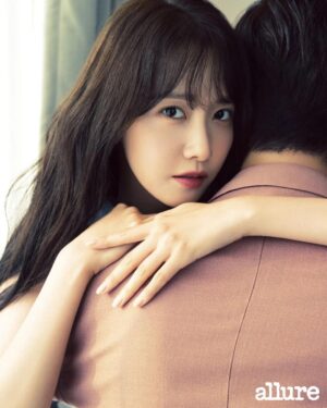 Yoona Instagram - allure 7월호 📚
#킹더랜드